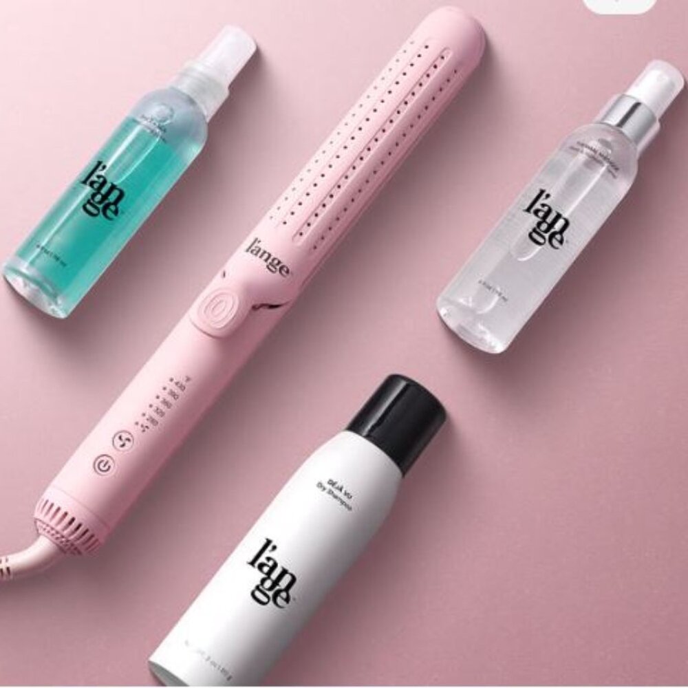 Le Duo Grande 360° Airflow Titanium Styler with Products